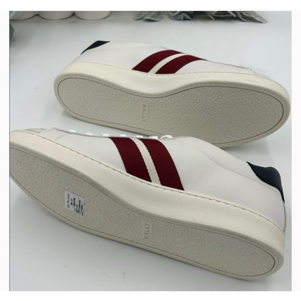 Bally low top leather sneaker with signature stripe size 11 made Italy - Picture 2 of 7